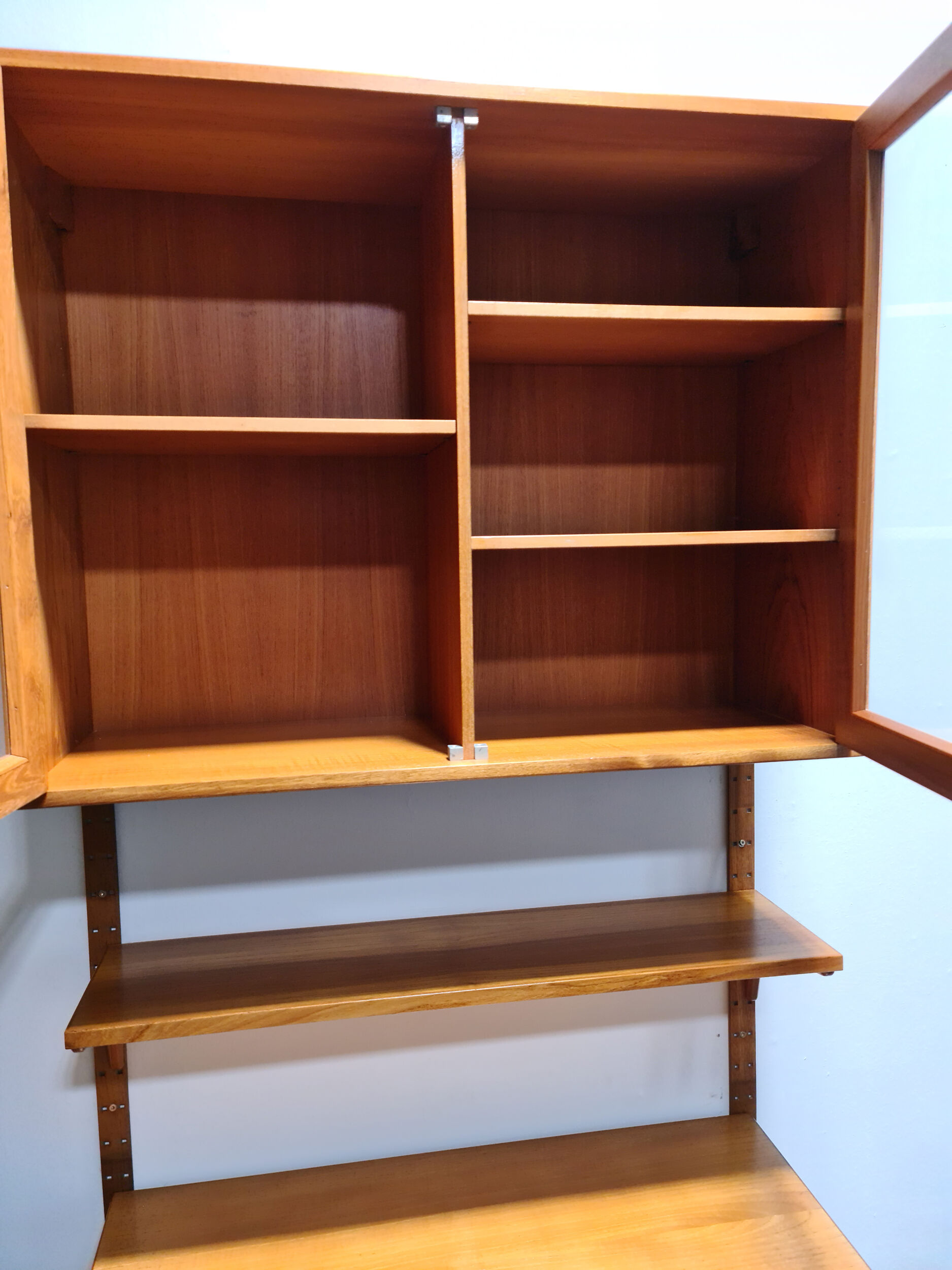 Unité murale en teck vintage par Rud Thygesen et Johnny Sørensen pour HG Furniture Denmark