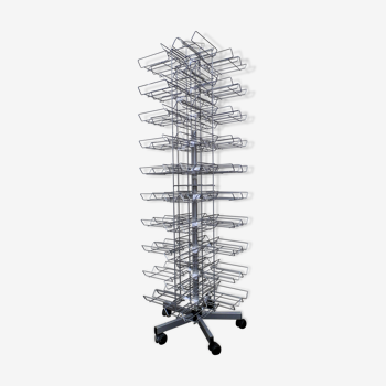 Tourniquet présentoir métal à roulettes