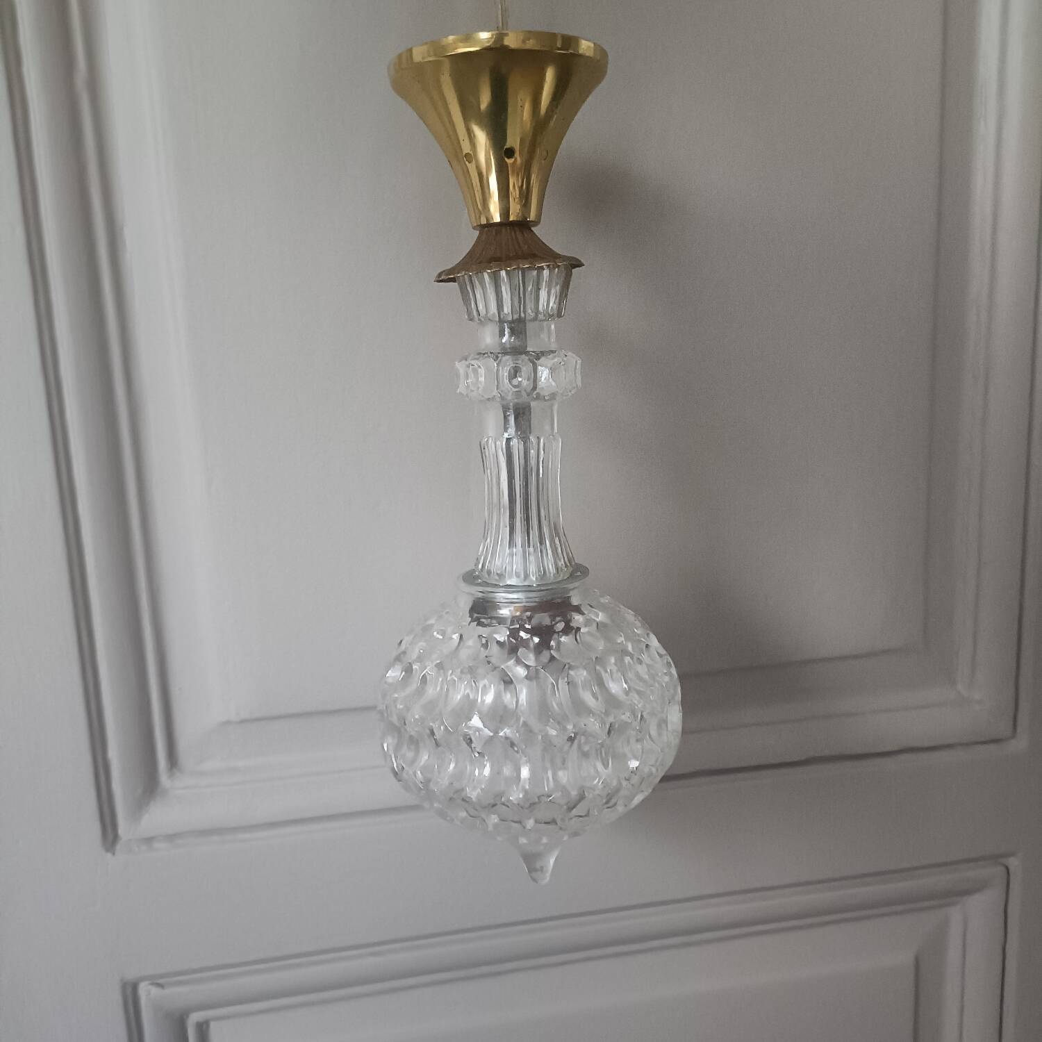 Suspension verre moulé et laiton