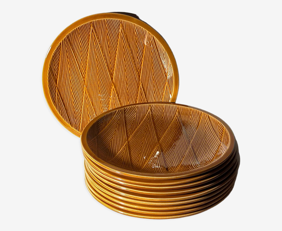 Ten plates in Salins slip with braided patterns 50s