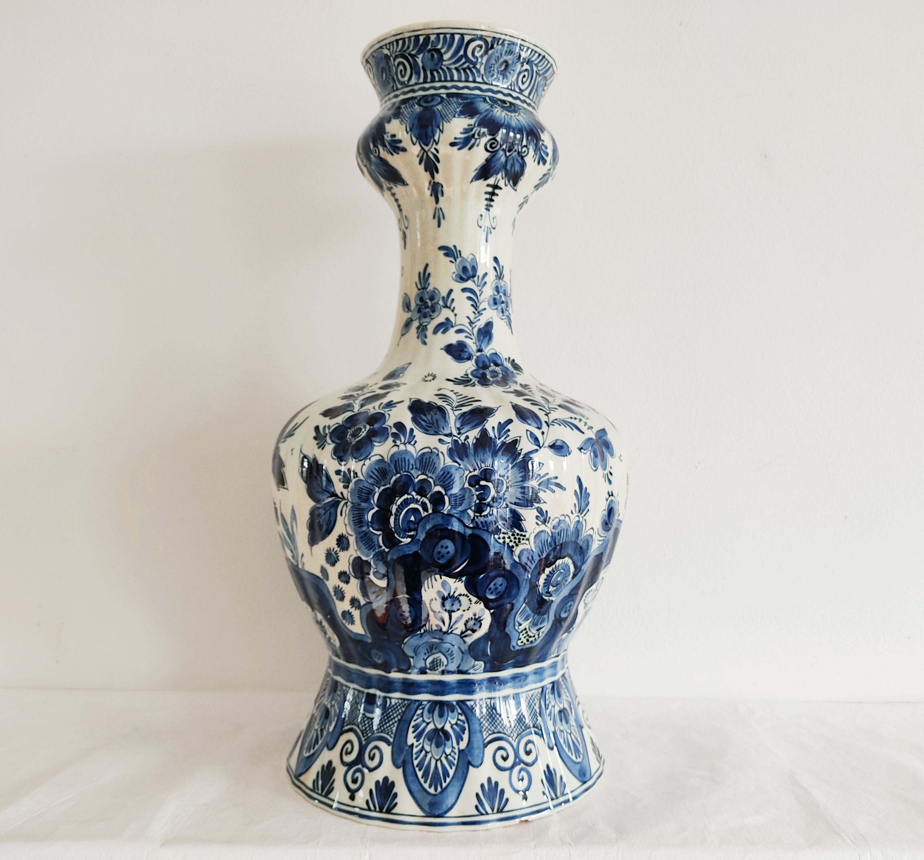 45 cm Delft vase