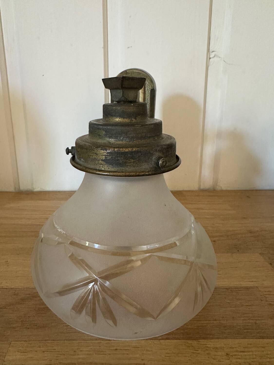 Art Deco wall lamp in metal and glass