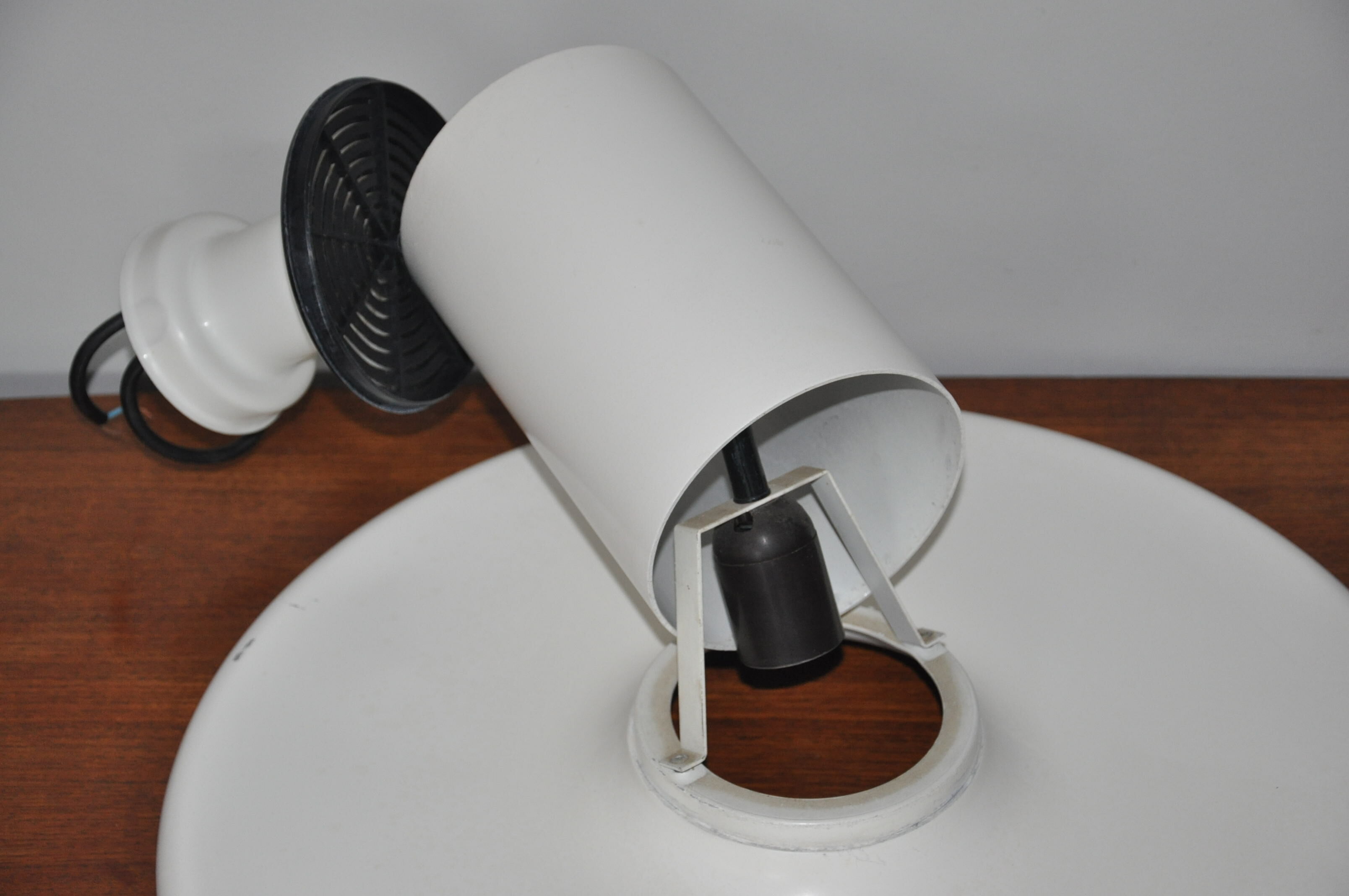 White Lita suspension