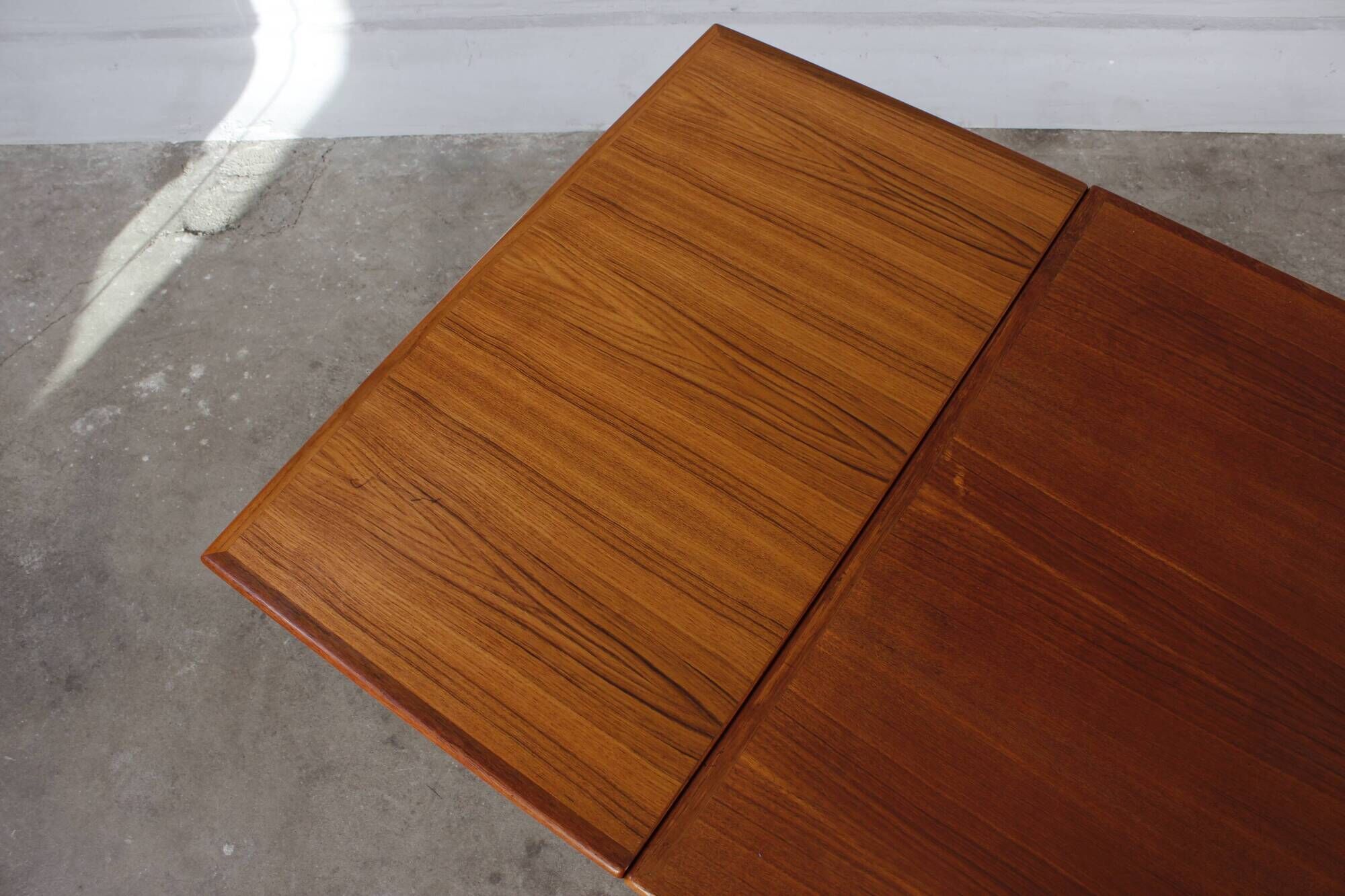 Vintage teak dining table 4-6 pers Danish design kitchen table 60s