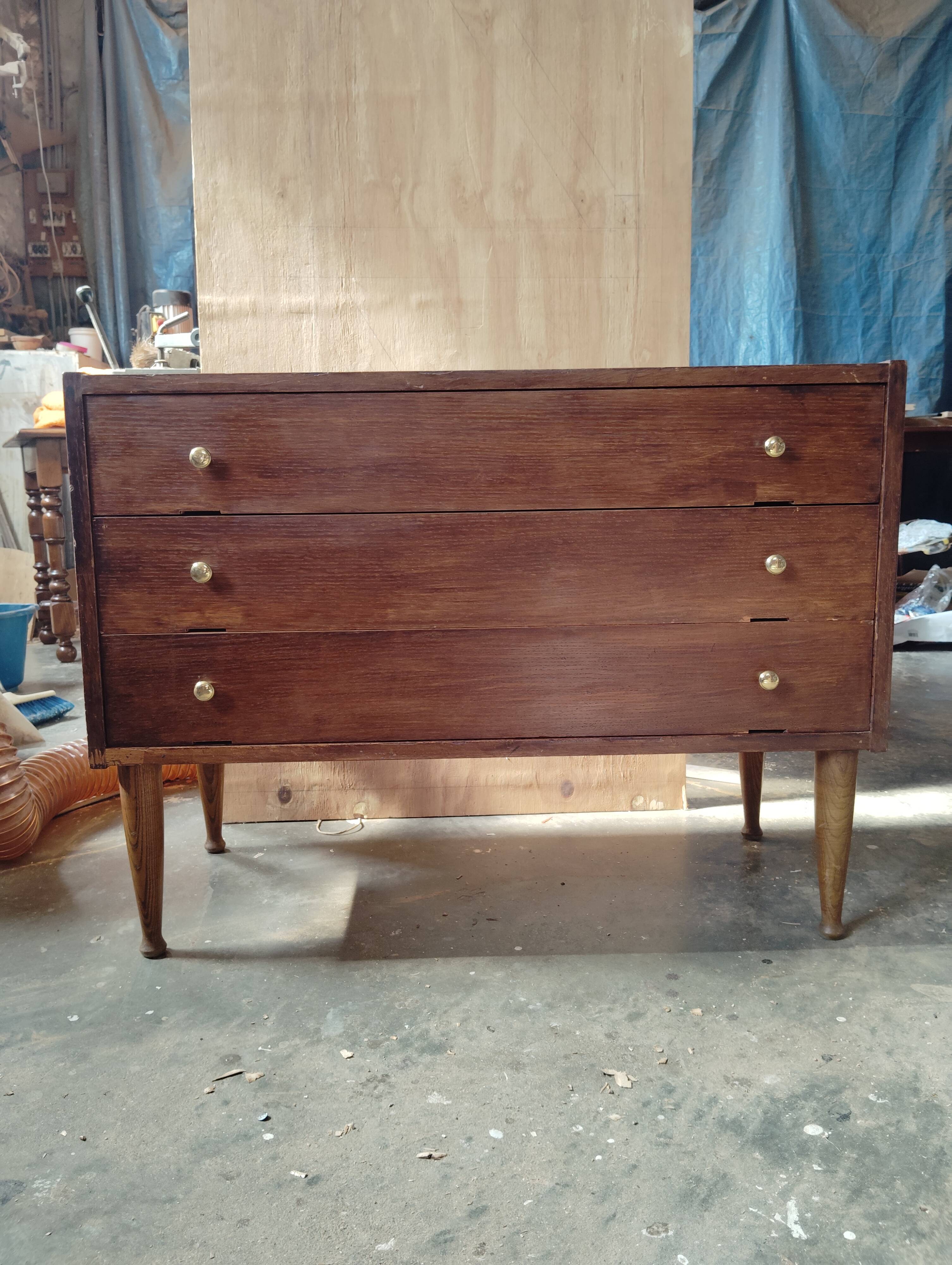 Vintage commode with tapered legs.