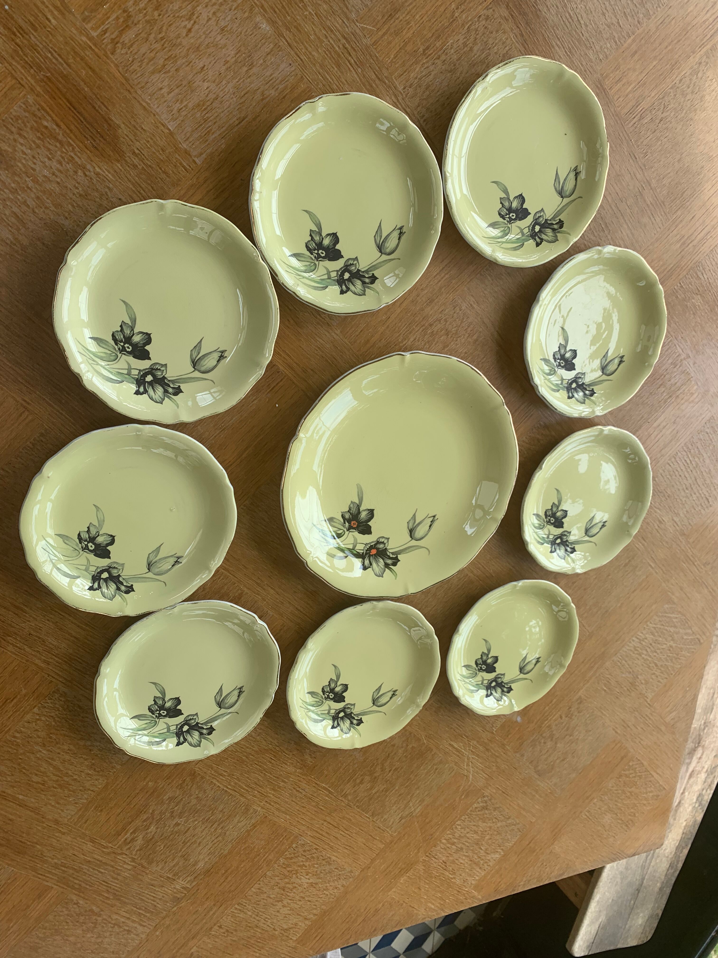 Cake set in yellow earthenware pattern black tulips ceranord Saint-Amand Vintage