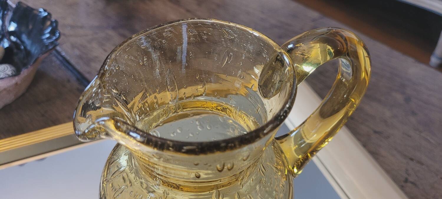 Pichet en verre bullé soufflé