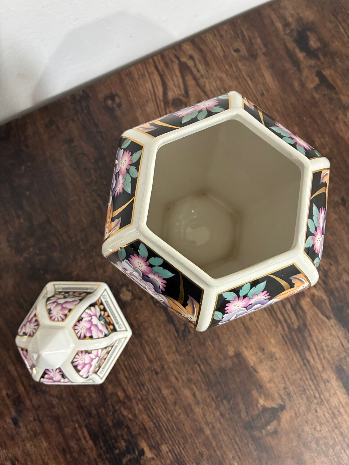 Ceramic pot