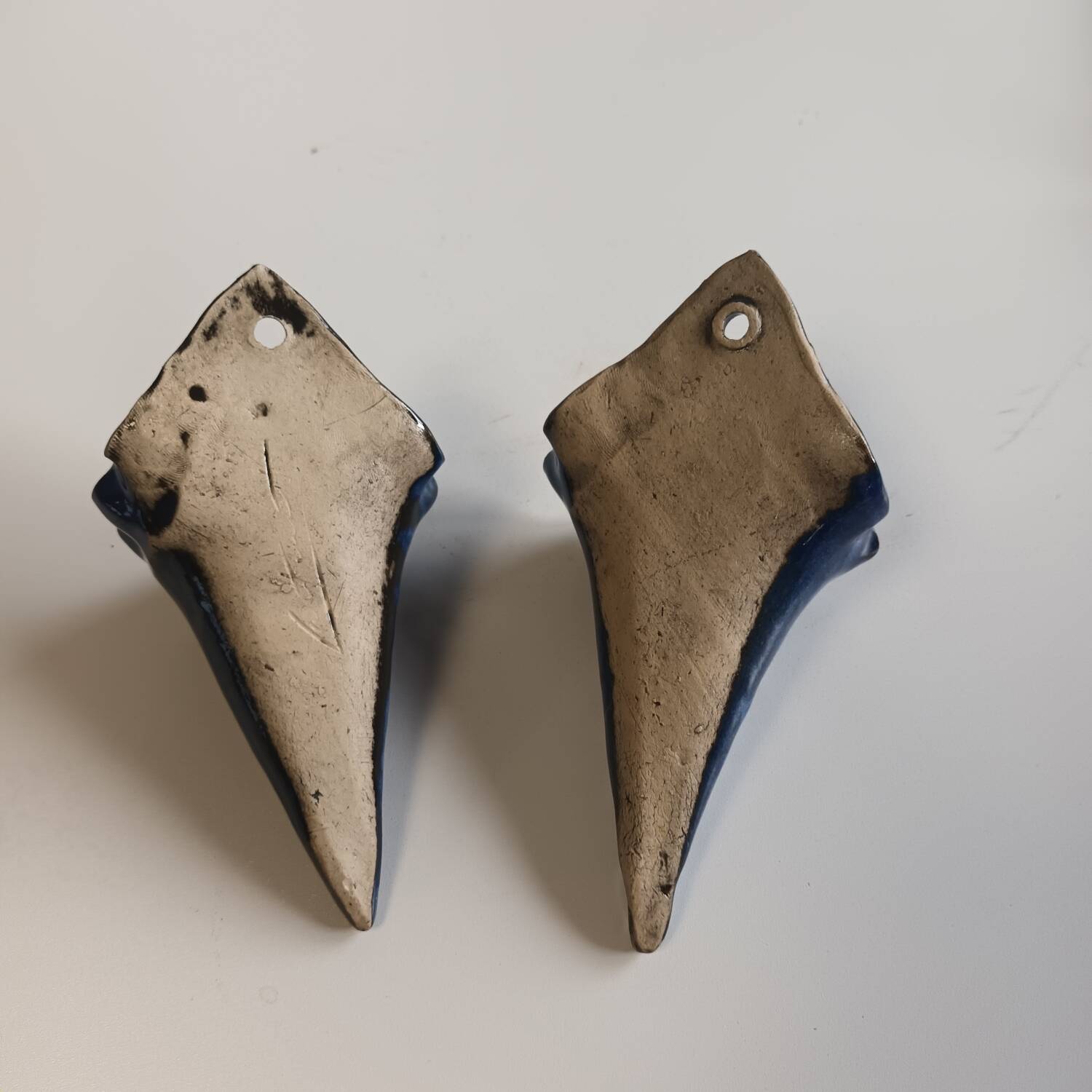 Bouquetiere pair blue cone