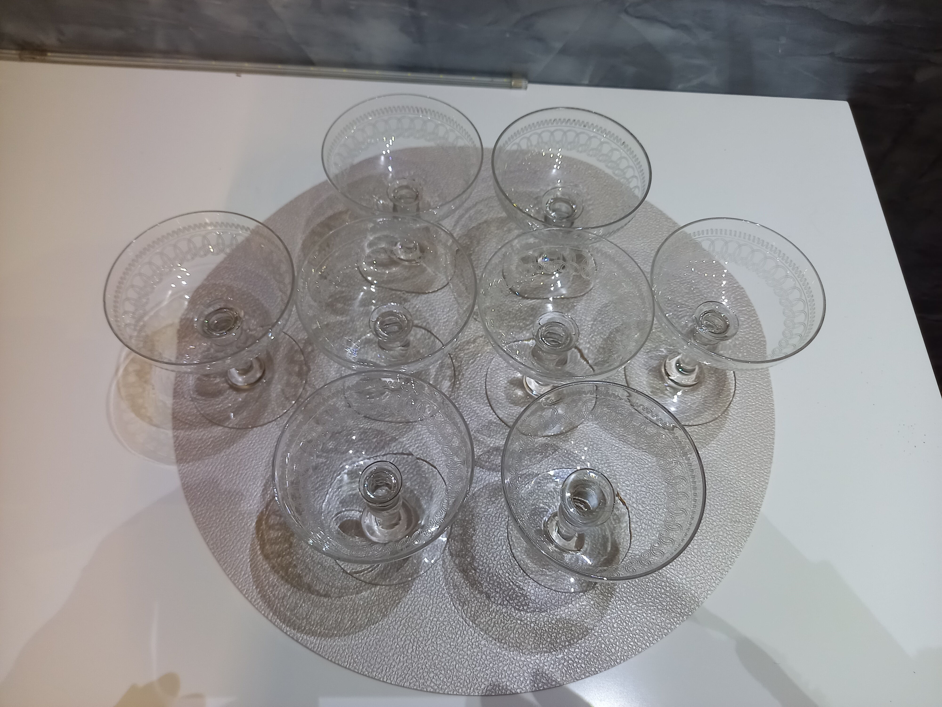 Set of 8 champagne glasses