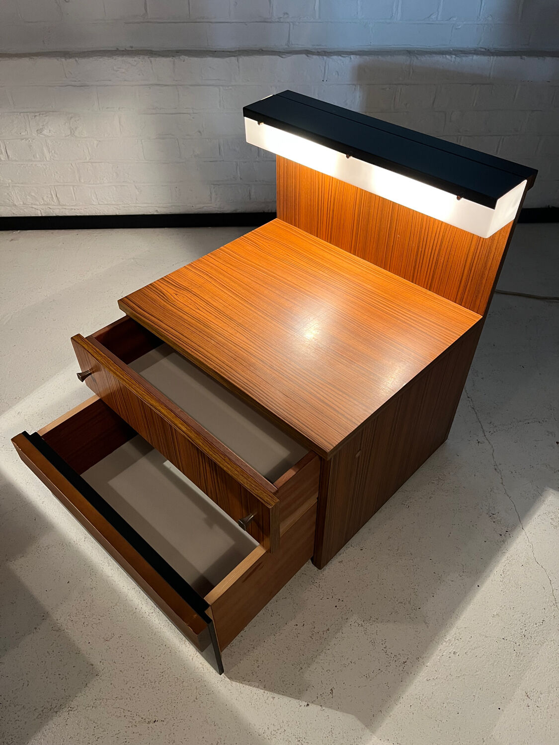 Paire de tables de chevets vintage