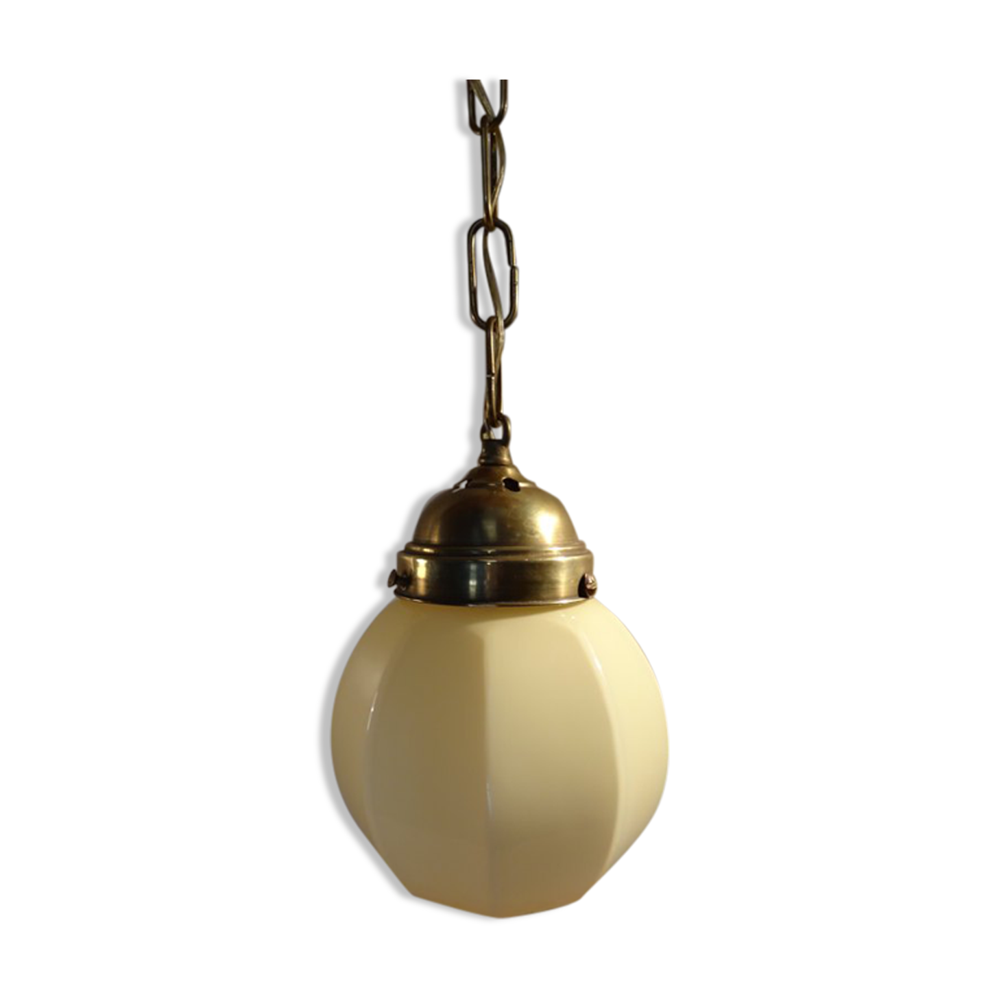 Suspension Deco with a beautiful yellow glass globe