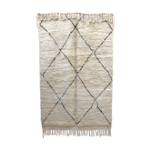 Moroccan Berber carpet Beni Ouarain with black diamonds 2,38x1.54m