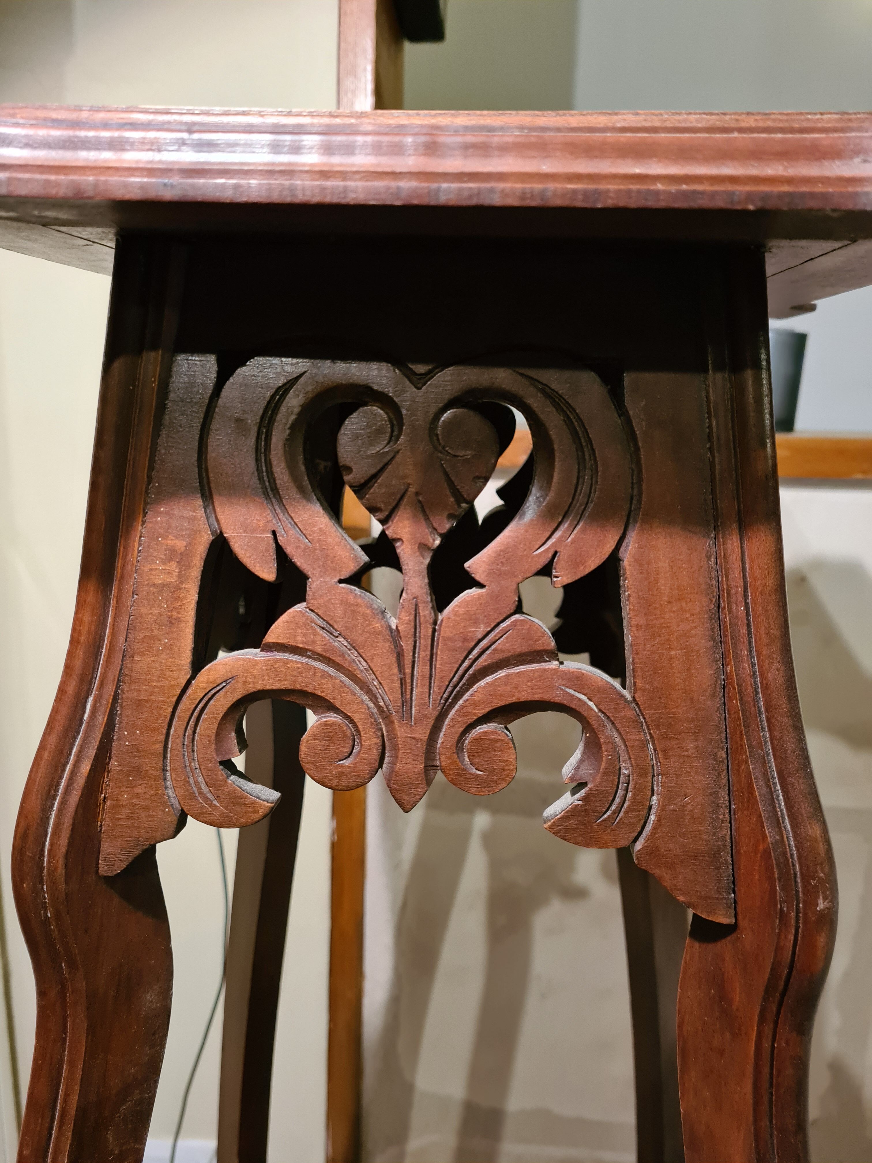 Wooden sellette