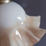 Suspension opaline à volants couleur vanille caramel 1950/60