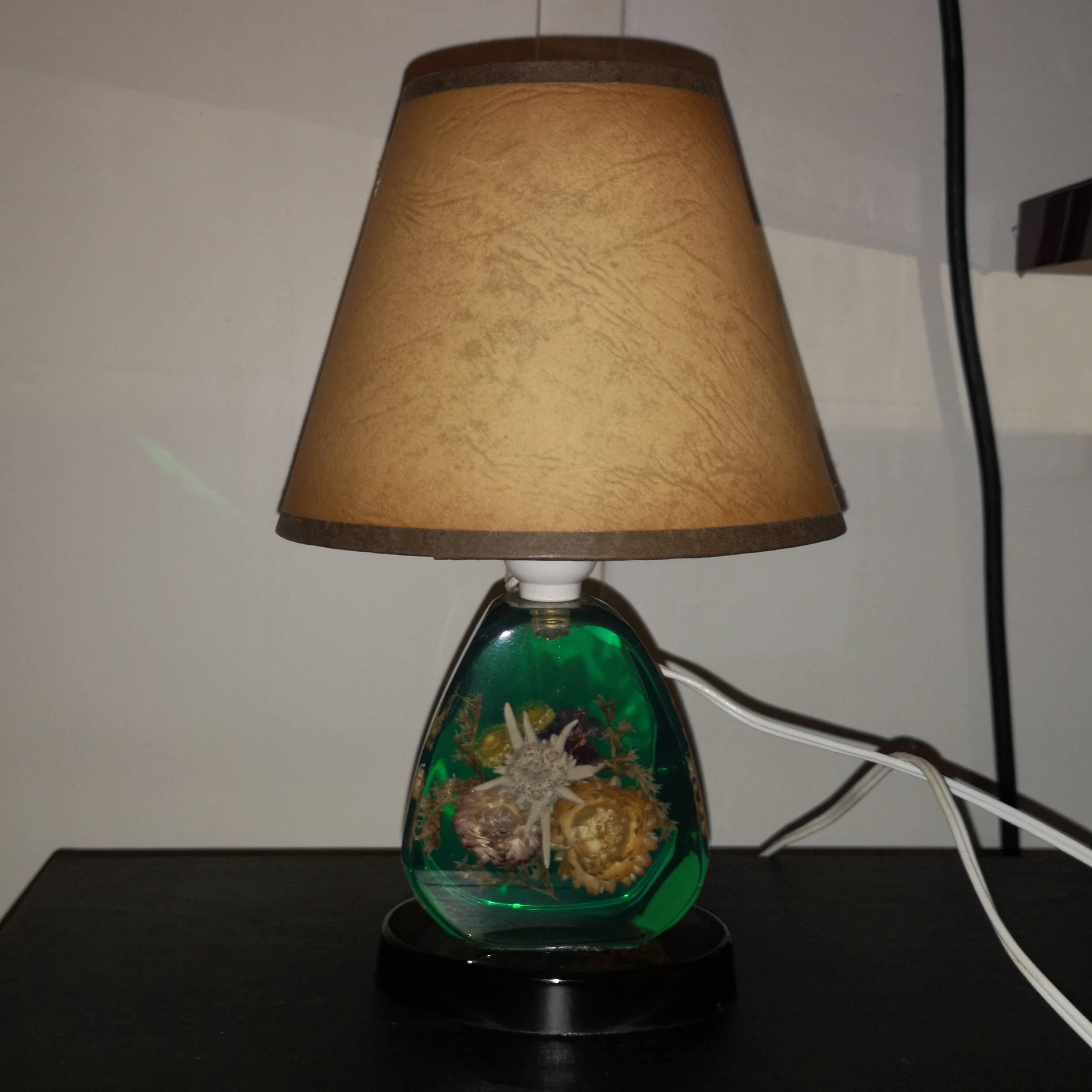 vintage 1960 lamp in lucite - inclusion of dried flowers & edelweiss - retro
