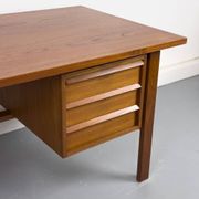 Mid-century teak desk by Svend Åge Madsen for Sigurd Hansen, 1960s.