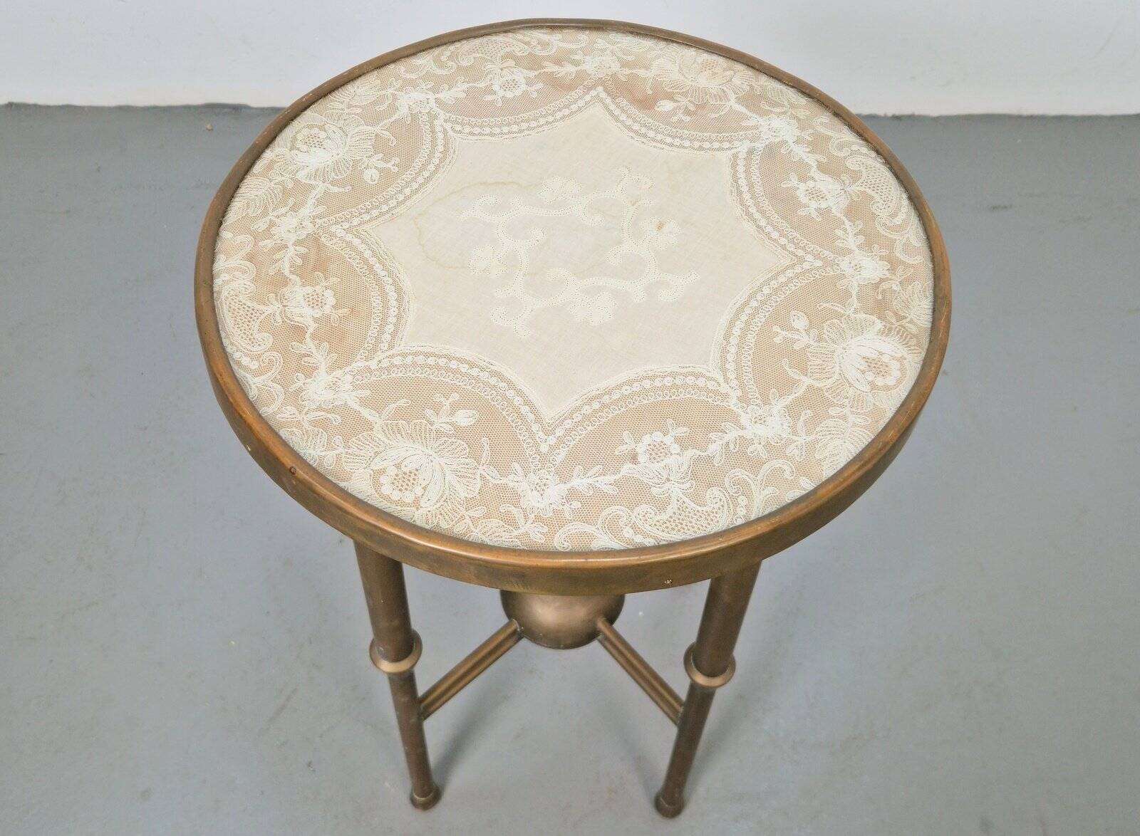 Table d'appoint ronde en cuivre Art Déco par P. Cool, 1933