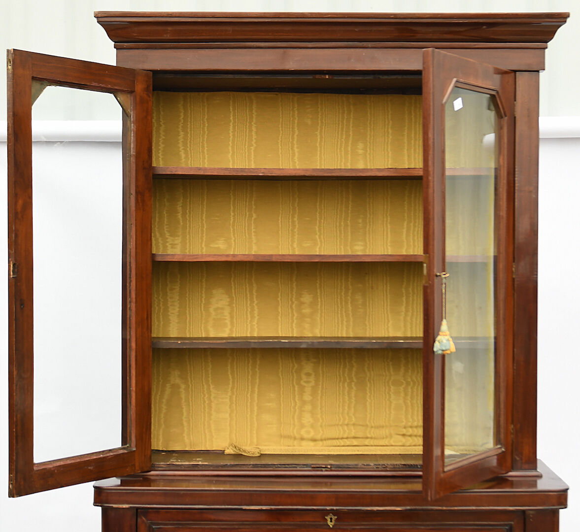 Vitrine formant secrétaire