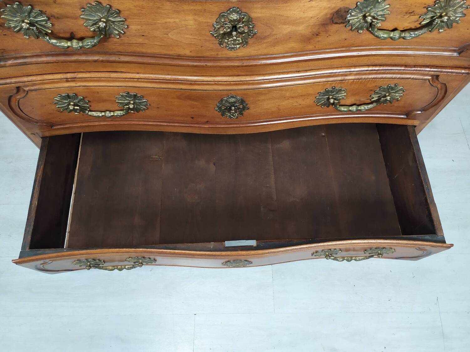 Commode lyonnaise noyer