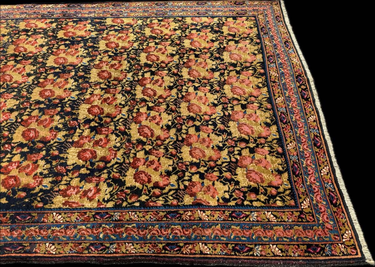 Old Persian Bidjar Gol-Farang carpet. 207x156 cm
