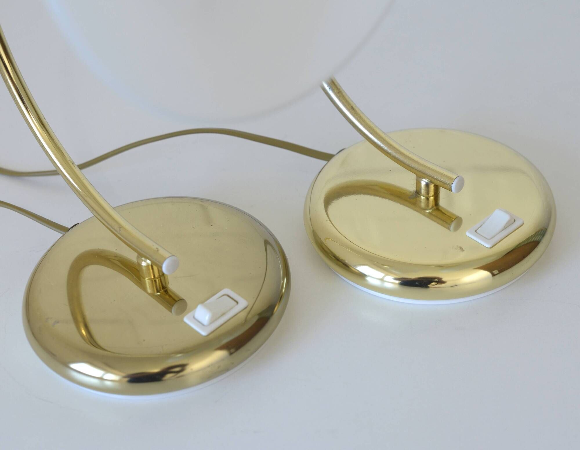 Pair of Vintage Elegant Desk Lamps Bedside Lamps Gold Metal and Glass