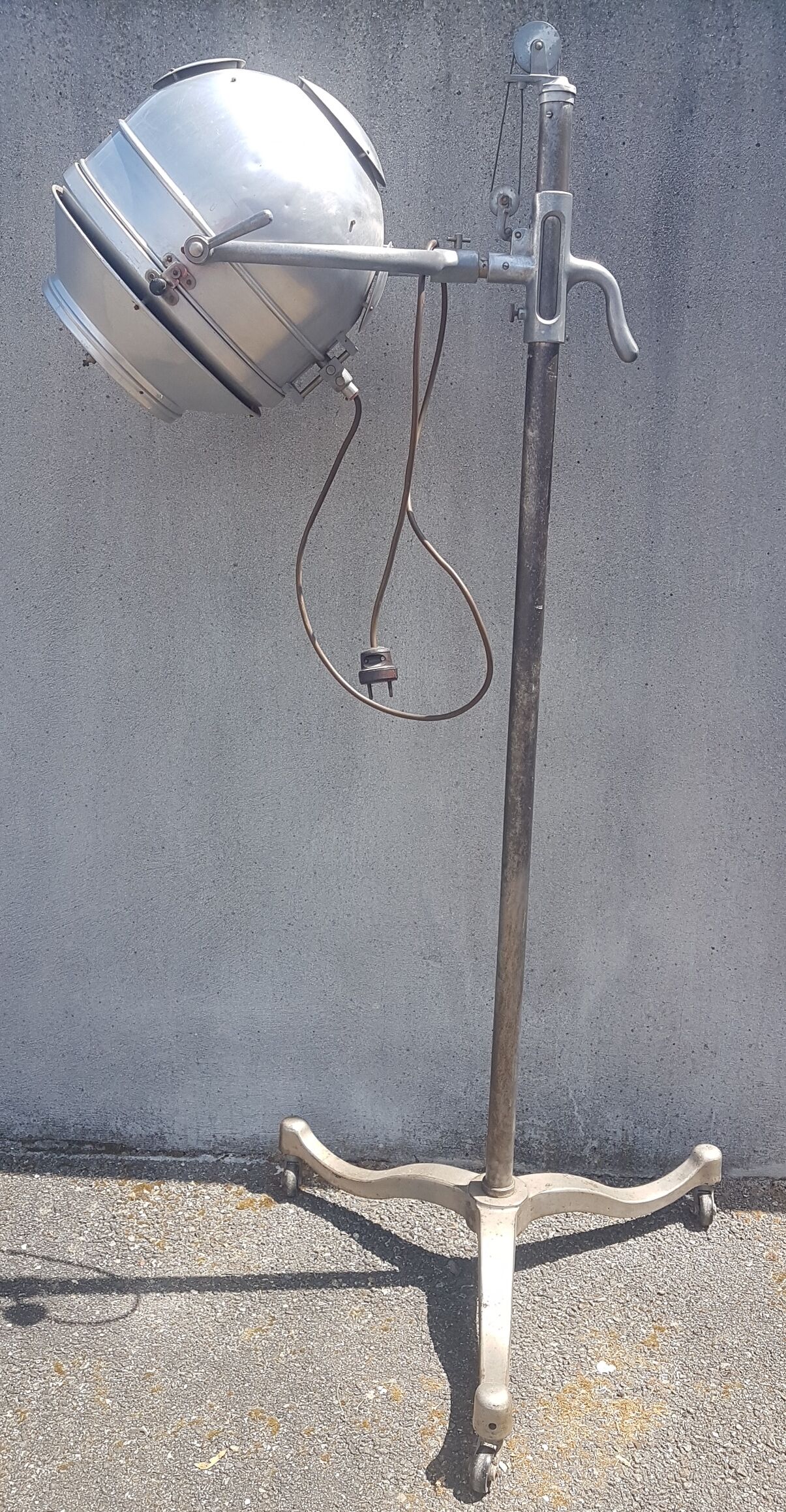 Scialytic lamp of operating room 1950 welsh & co.