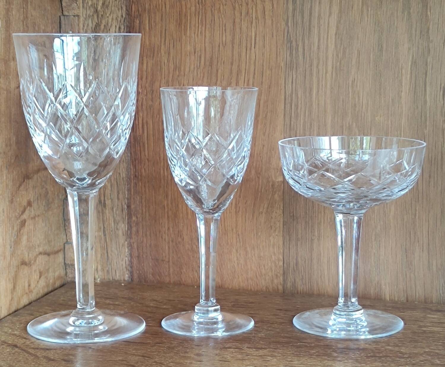 Série de 36 verres coupes cristal taillé/cristallerie de Lorraine