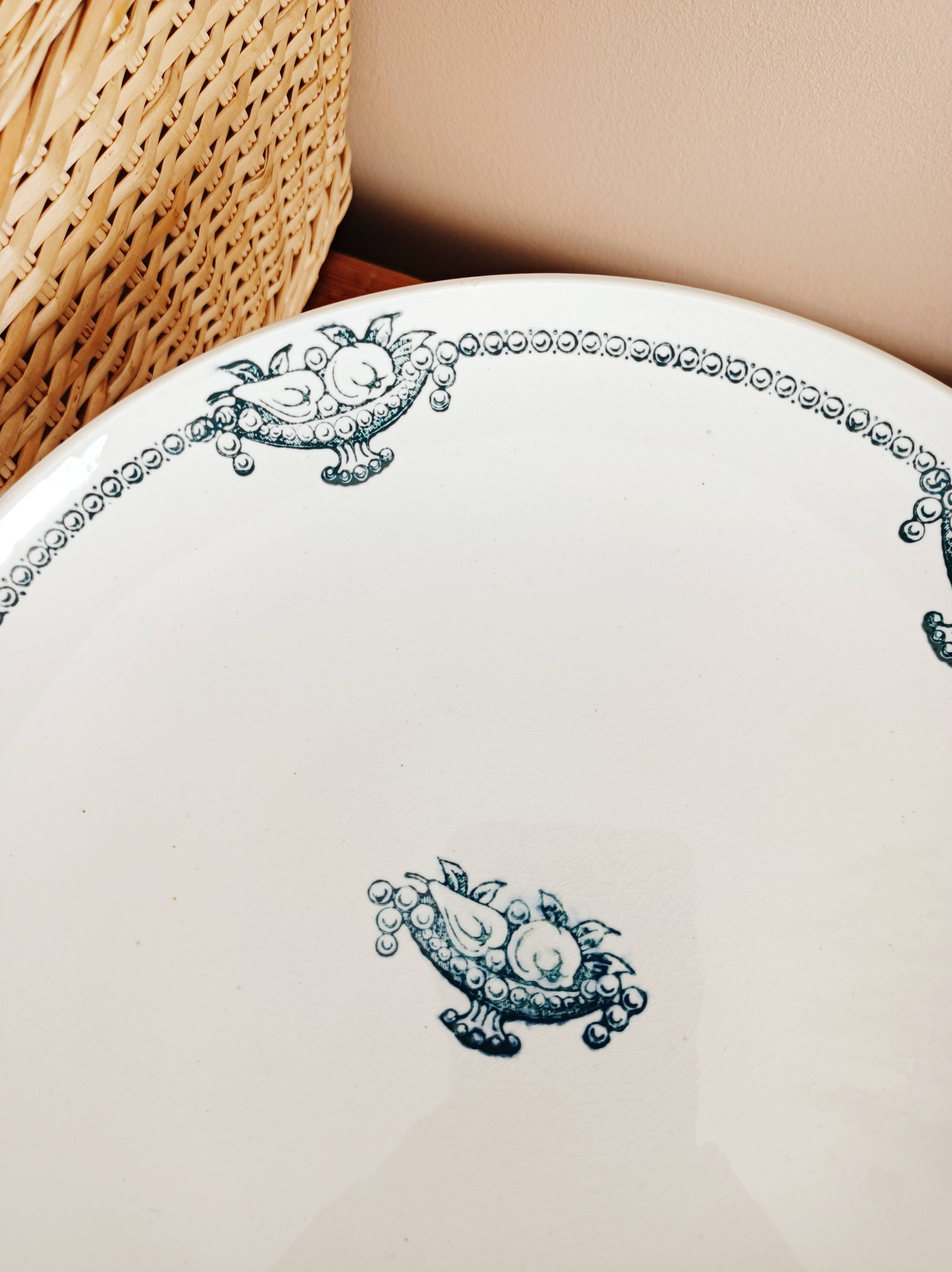 Fruit bowl in iron earthenware from St-Amand.