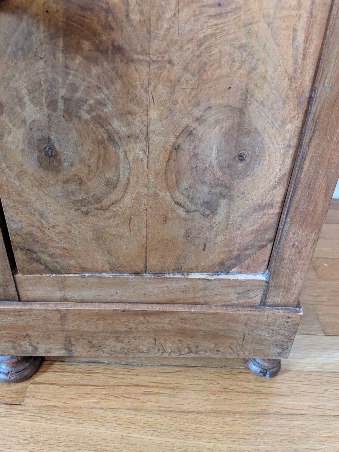 Bedside table