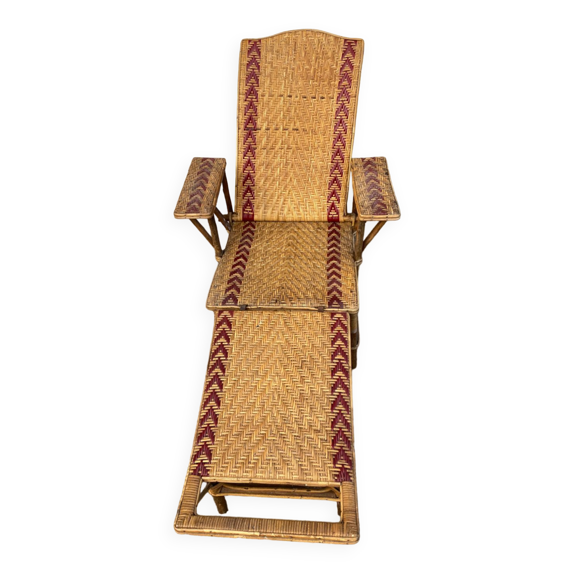 Wicker lounge chair