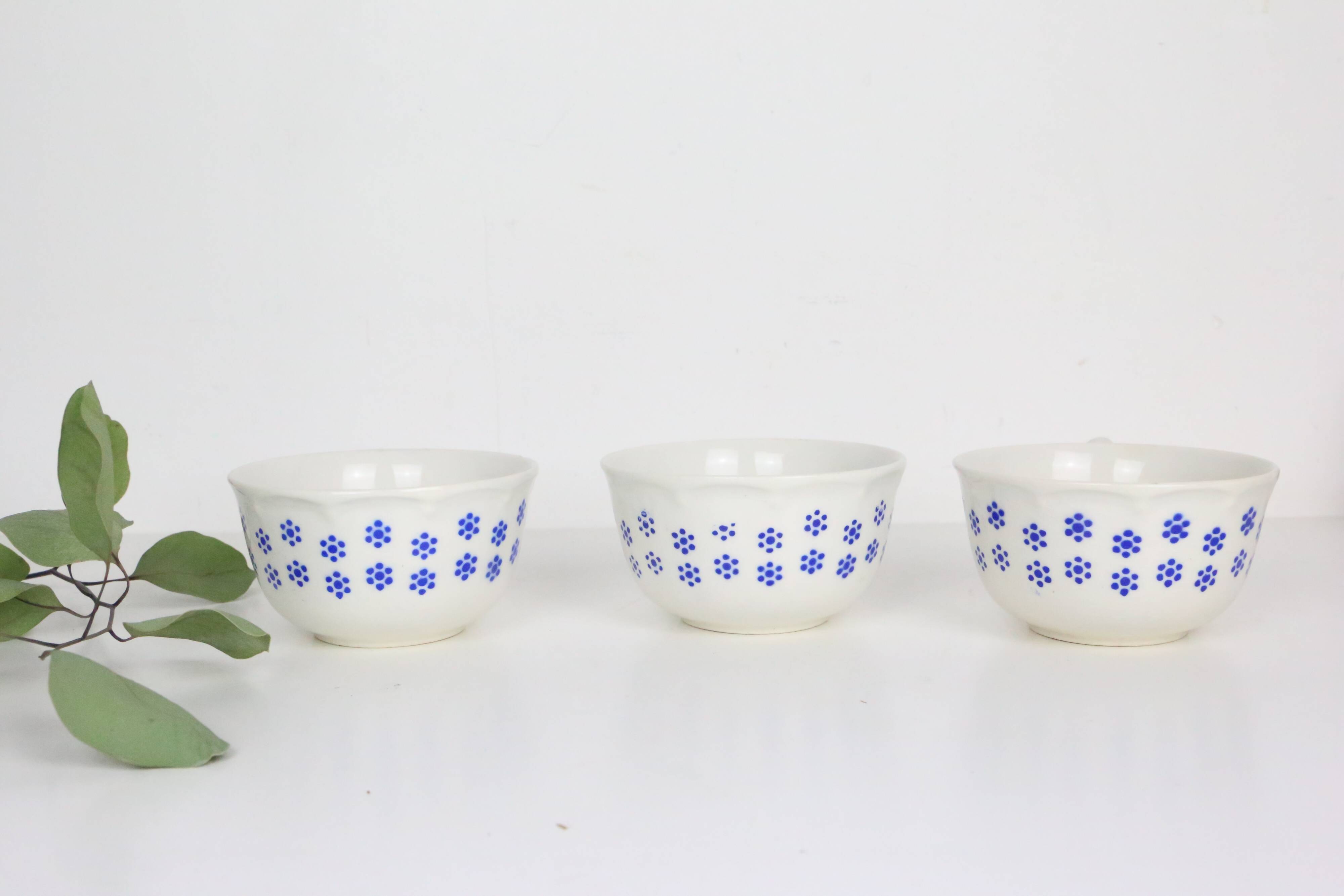 Set of 3 chocolate cups, beige and blue, Boch La Louvière, vintage
