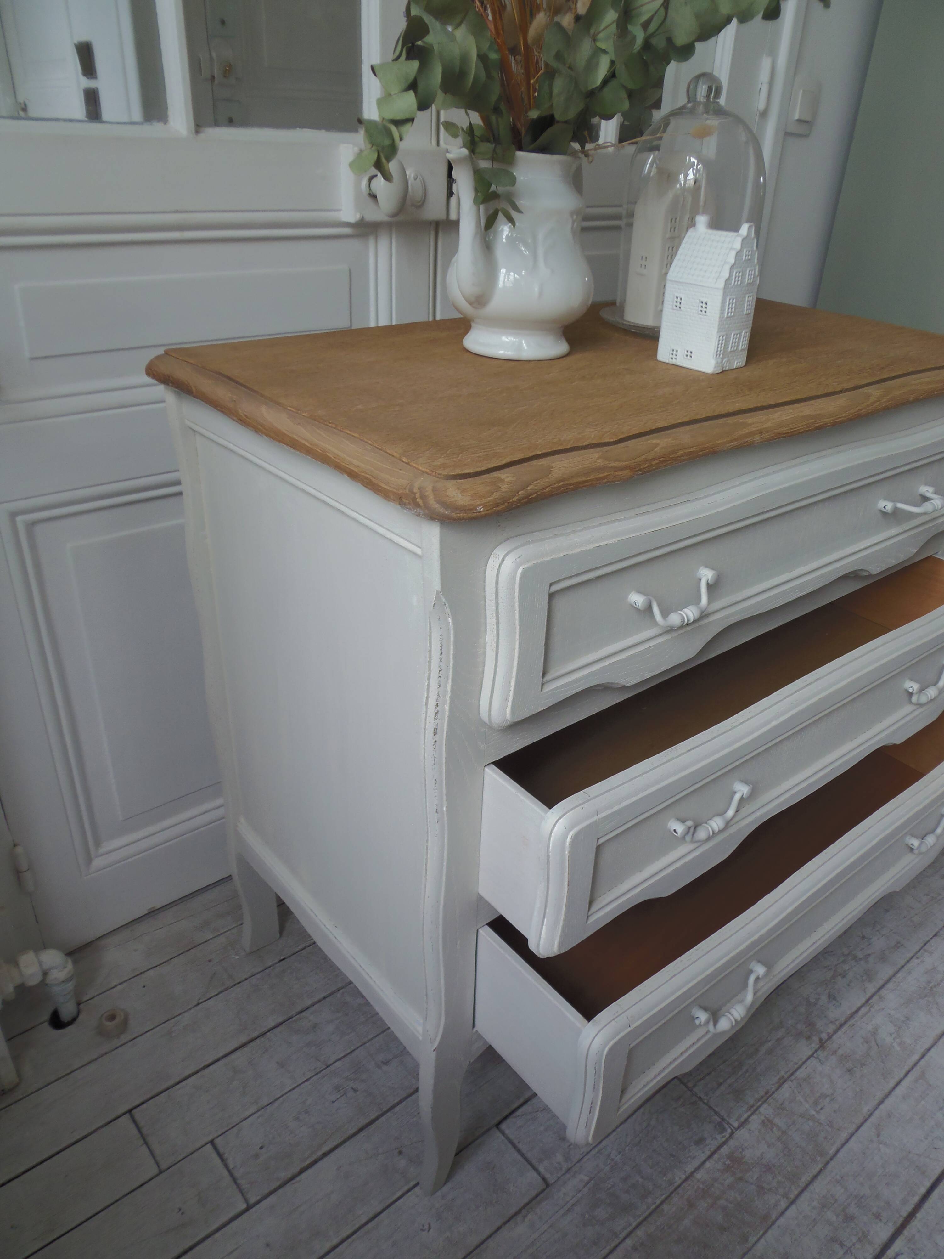 Vintage chest of drawers with pearl gray patina and waxed finish, 3 drawers, wooden top.