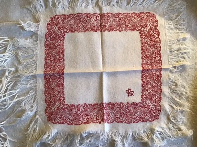 Red and white square sheet 140x140 and 6 towels