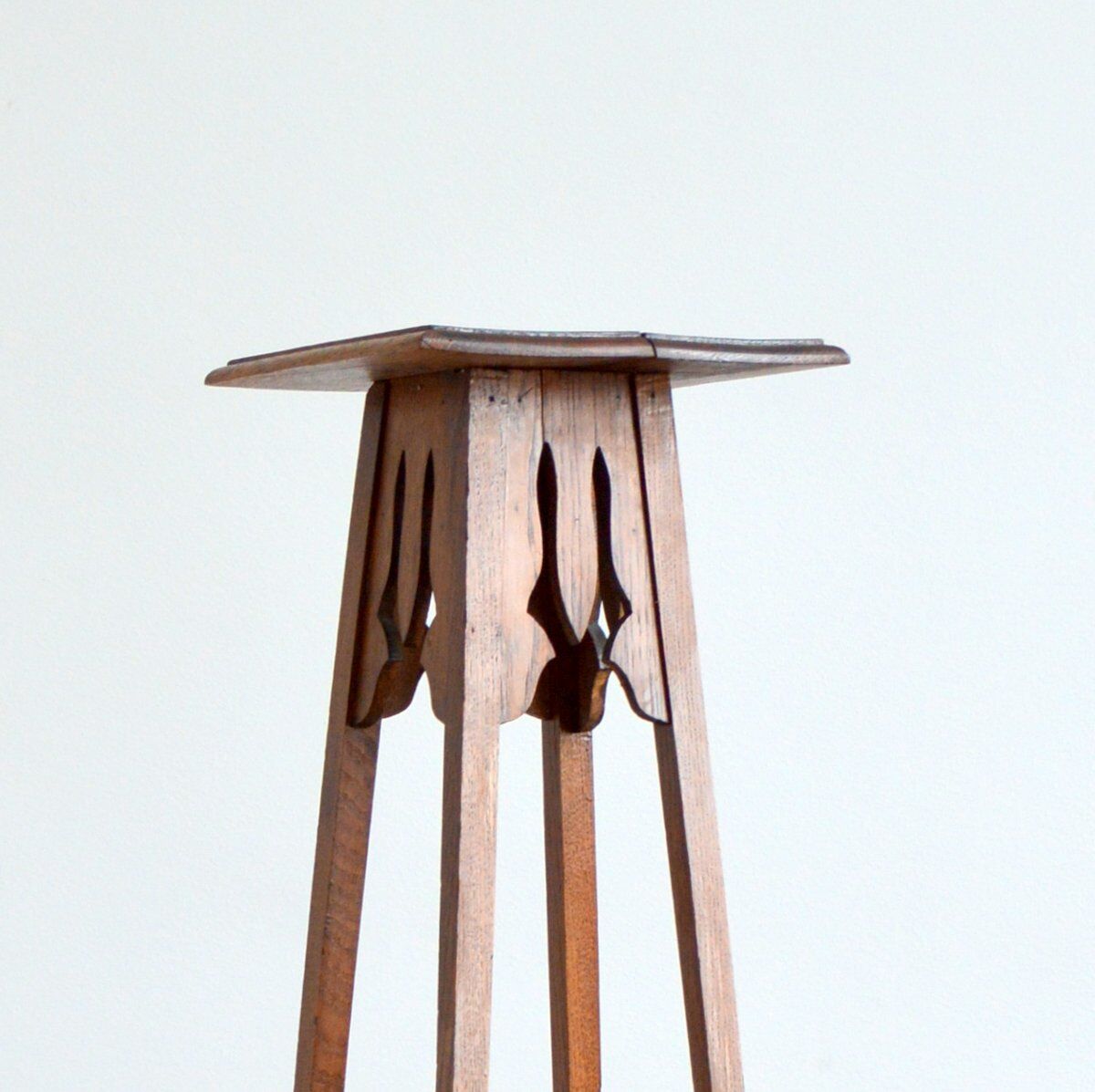 Vintage wooden sellette