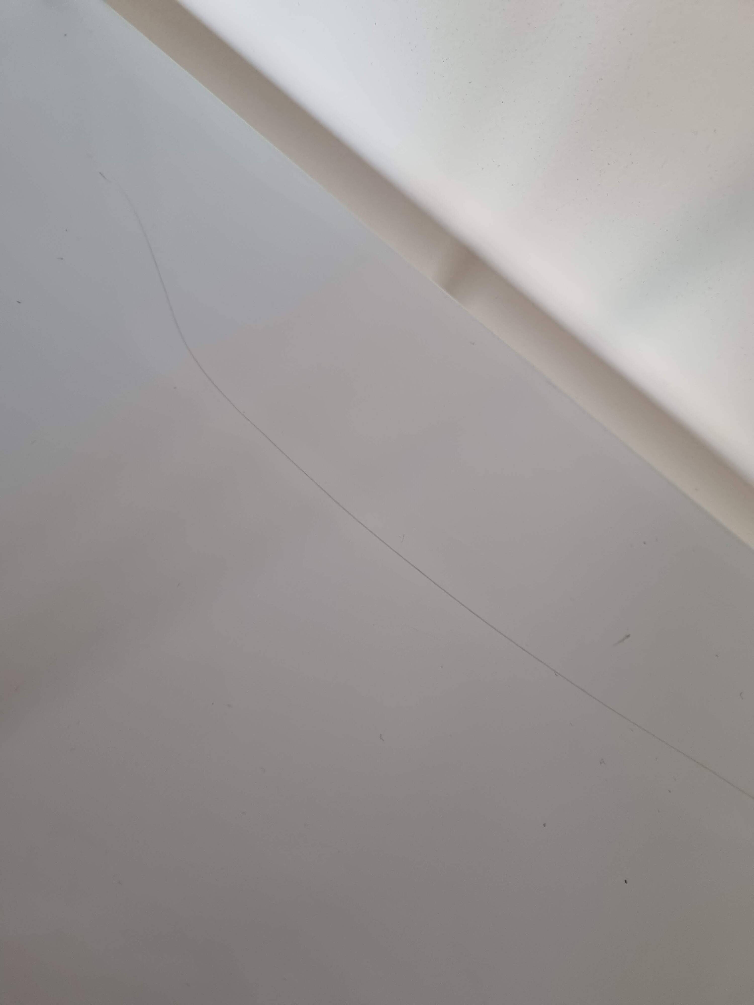 Bibliothèque en métal blanc