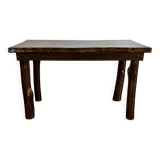 Table brutaliste