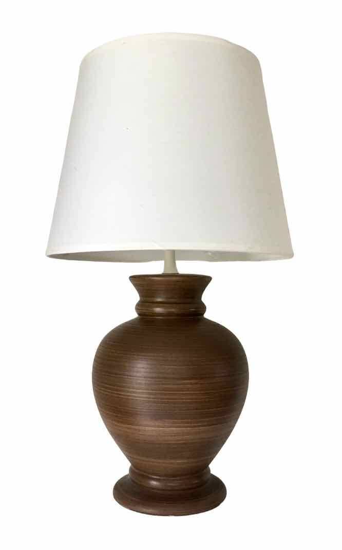 Lampe pied en terre cuite