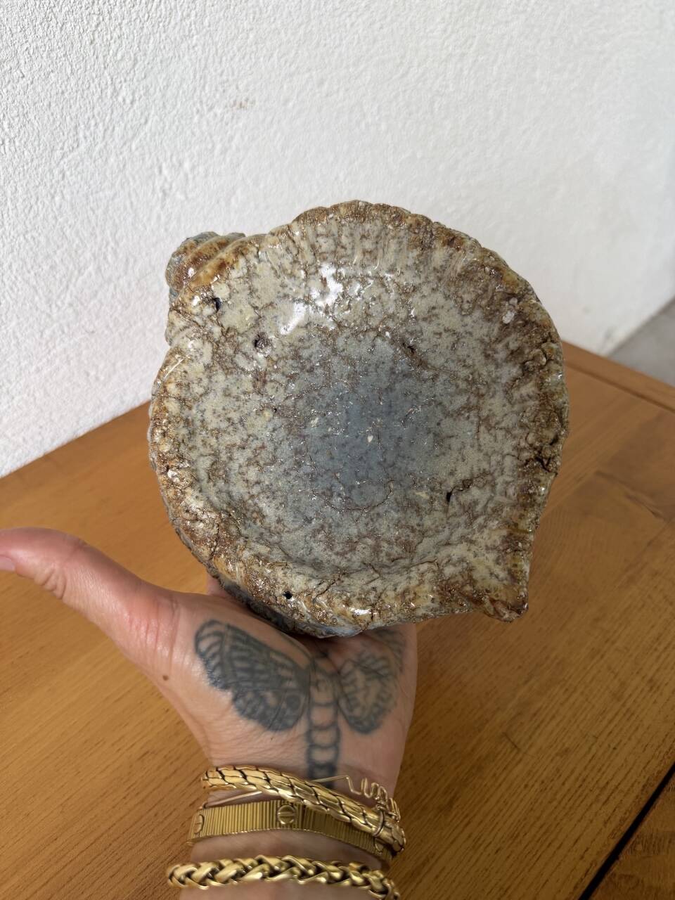 Shell-shaped ceramic glazed catchall
