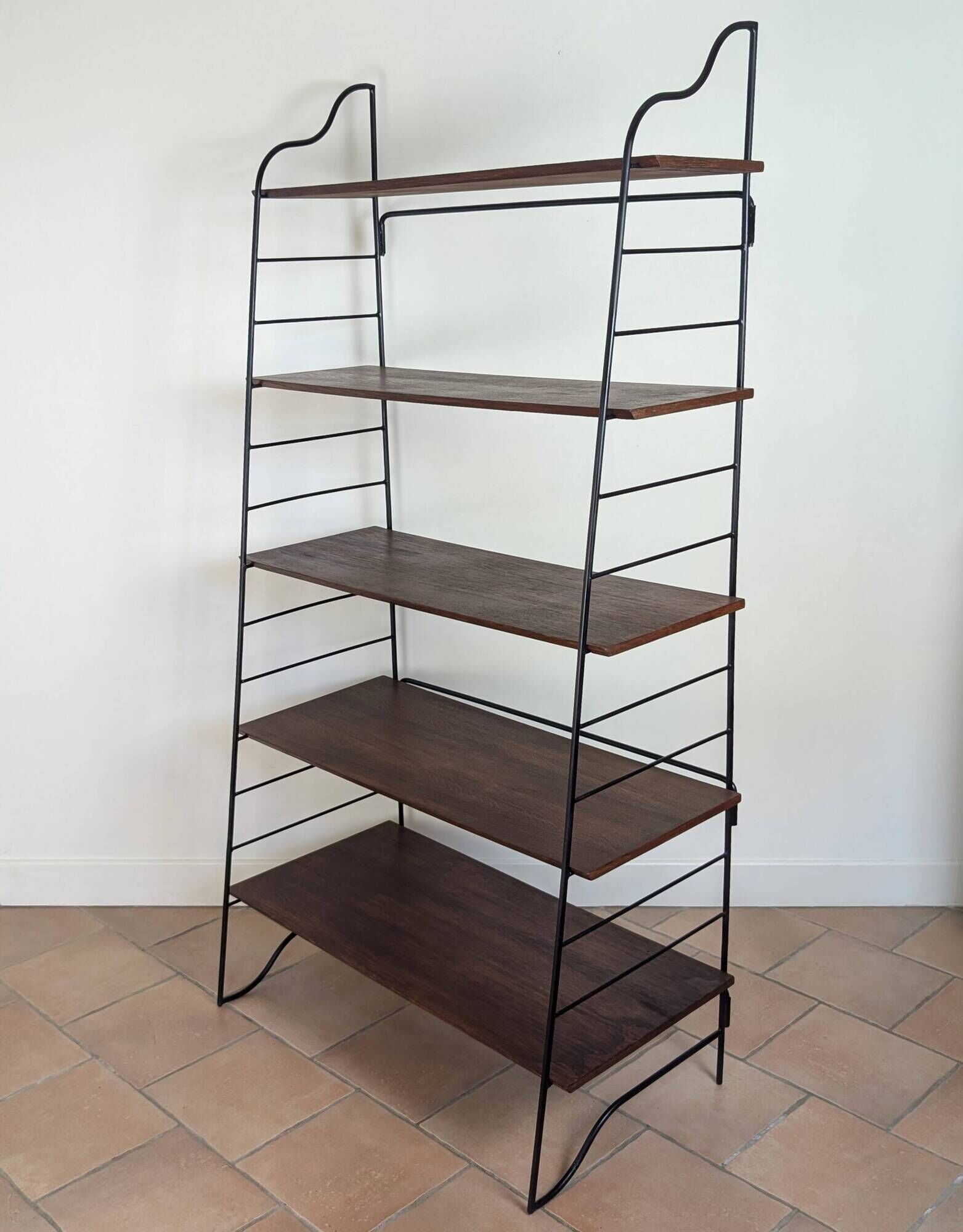 Bookshelf 60'