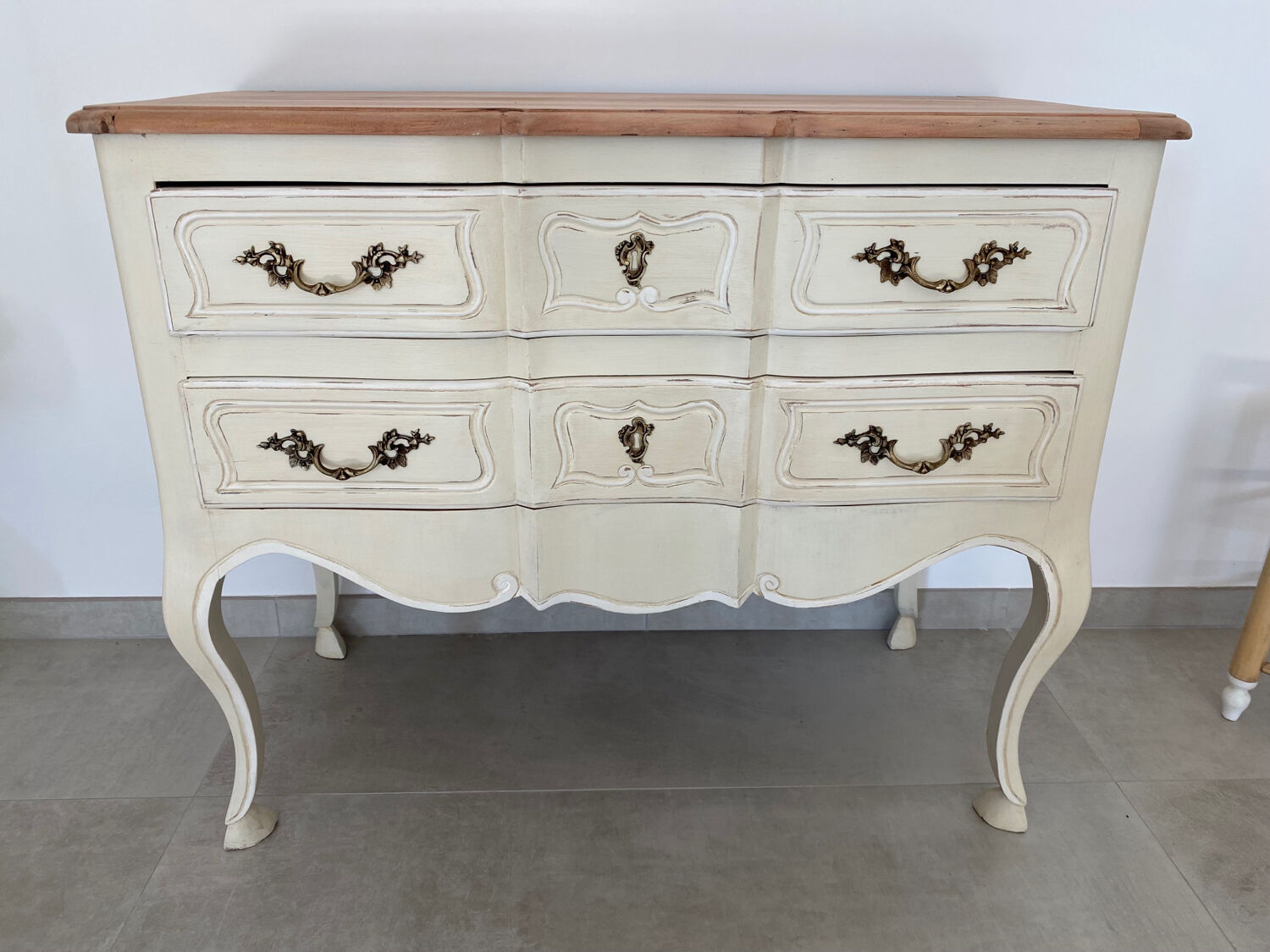 Crossbow chest of drawers