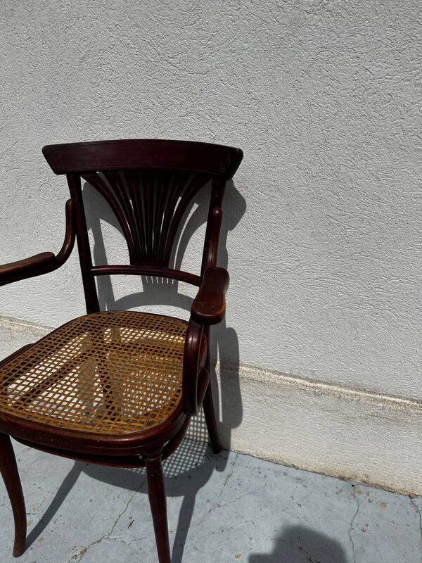 Fauteuil Thonet Vienne estampillé, bois cintré et cannage – circa 1900
