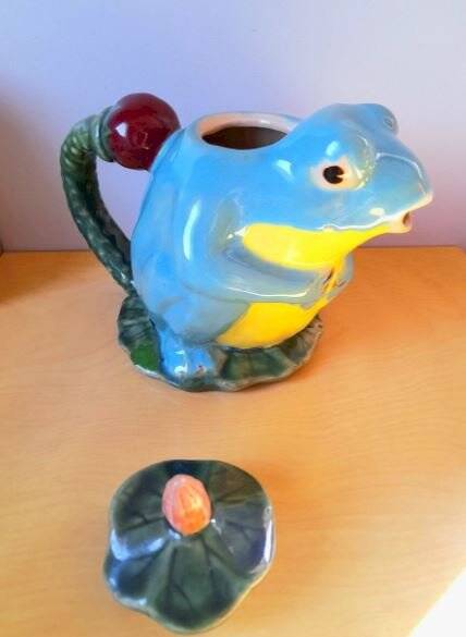Athezza frog teapot 1960