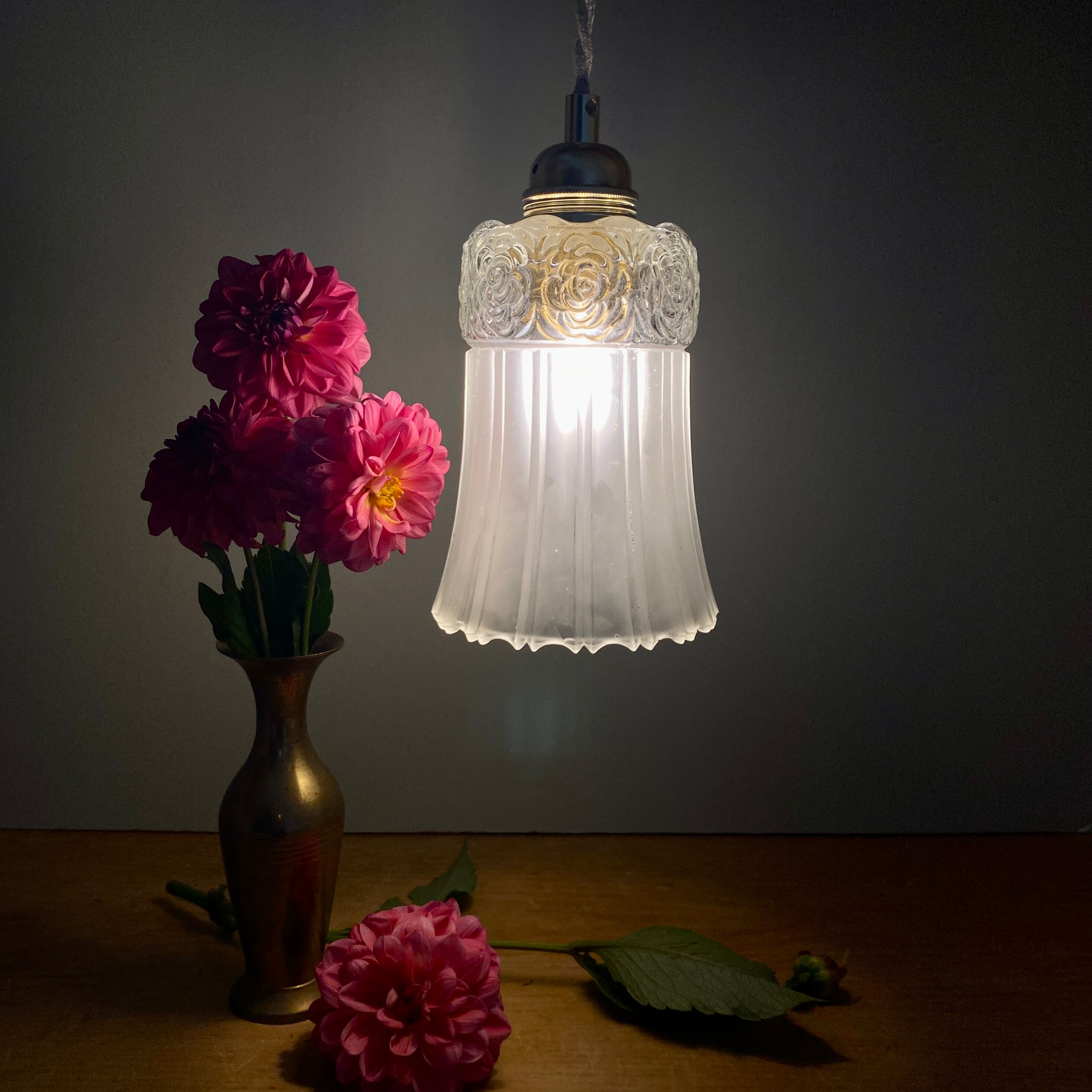 Vintage tulip suspension in frosted glass