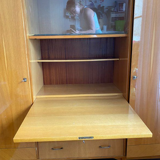 Armoire en bois clair