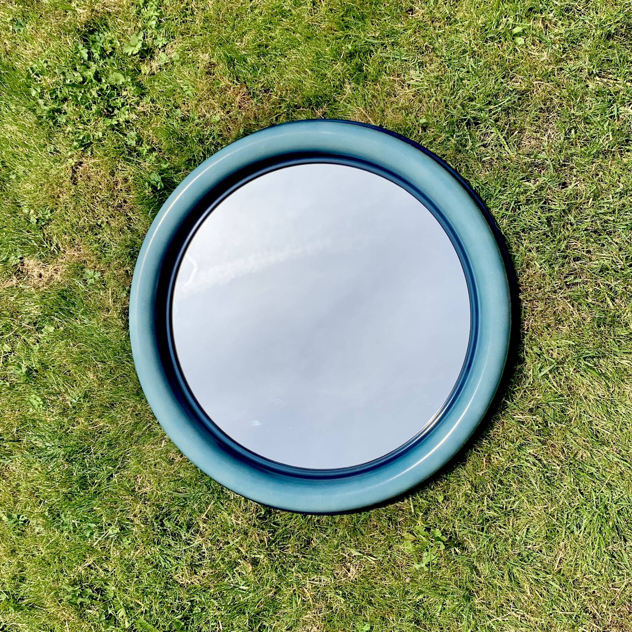 Vintage round wall mirror in blue painted plastic - diameter: 52 cm