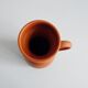 Vase en terre cuite au décor incisé, peint à la main