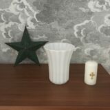 Art deco vase in white opaline