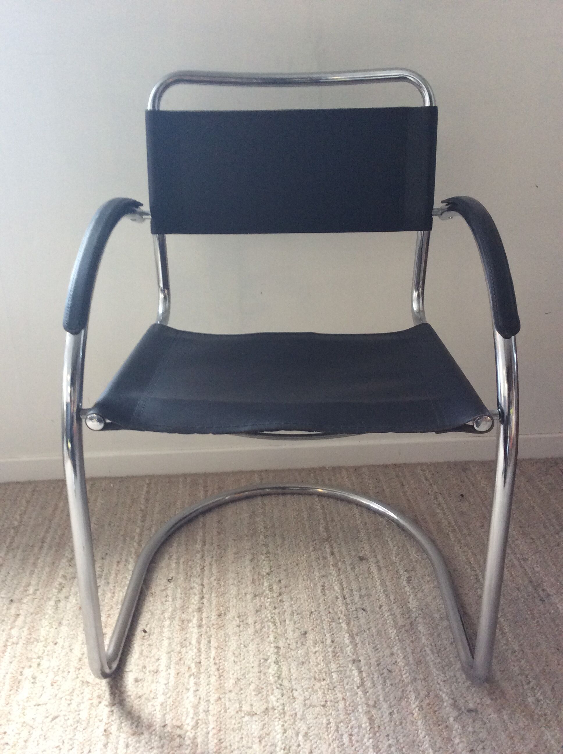 Cantilever Italy chair from the 70s in black leather