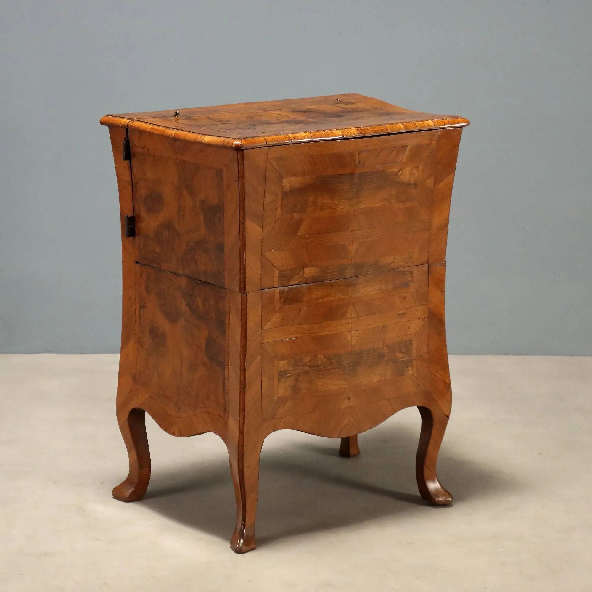 Ancient Baroque cabinet in walnut and cherry wood, Italy, 18th century.